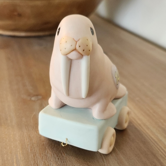 Precious Moments Birthday Series Walrus Age 14 Figurine Excellent - Picture 4 of 16